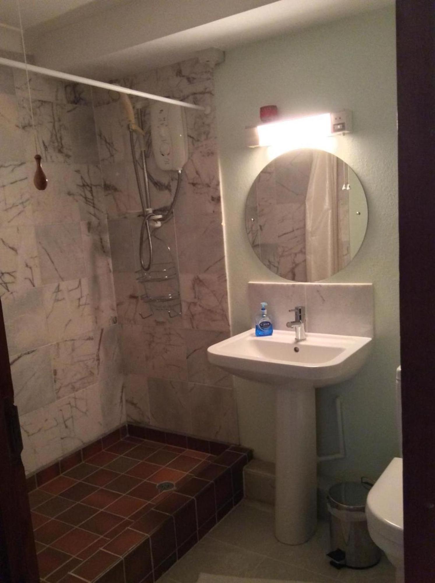 טרורו Room In Guest Room - Orchard Manor, Fore Street, Probus, Cornwall מראה חיצוני תמונה